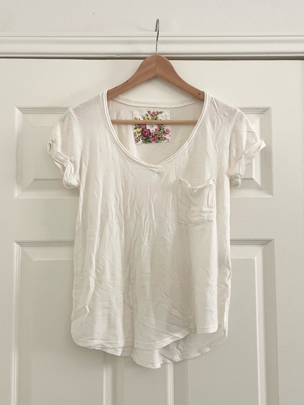 Anthropologie t. la white v-neck pocket t-shirt, XS